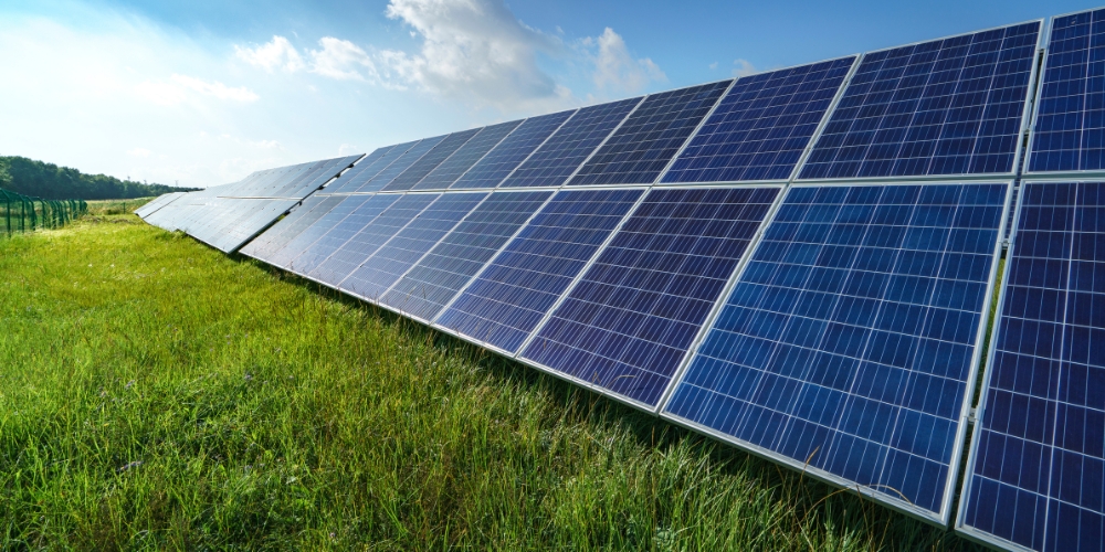ТОП компаній, що пропонують сонячні батареї разом з інверторами та акумуляторами